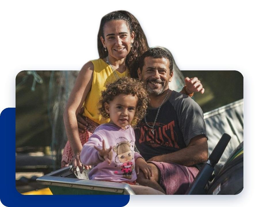 Família brasileira sorrindo